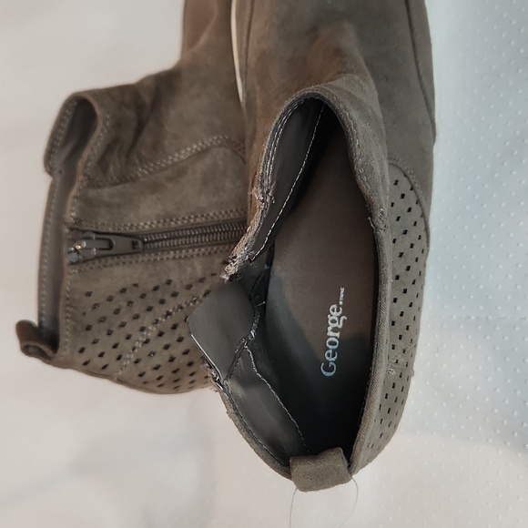 Girls George Ankle Boots. Color Brown. Size:3 - Picture 8 of 9